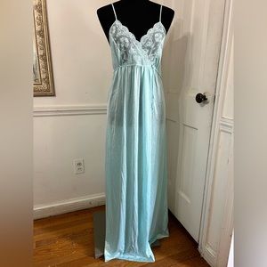Vintage Gilead Full-slip Chemise Nightgown